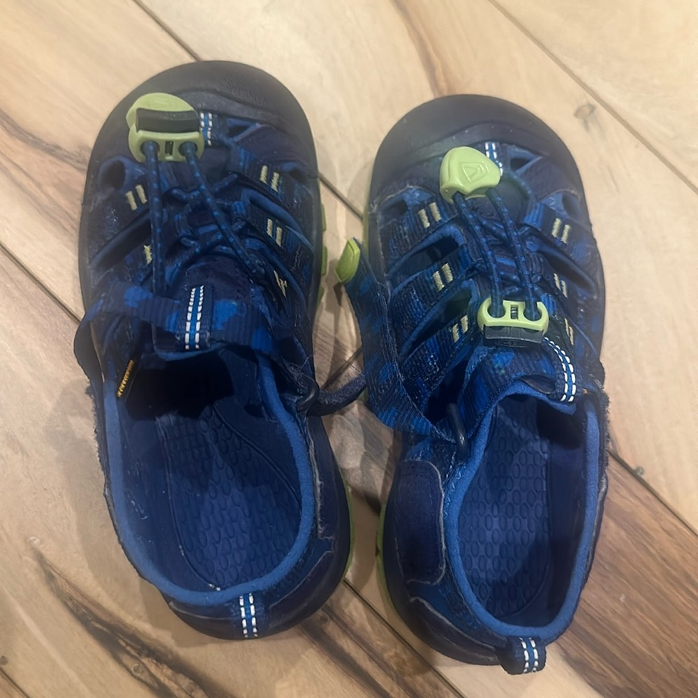 Keen kids blue/green little kids size 11 outdoor shoes